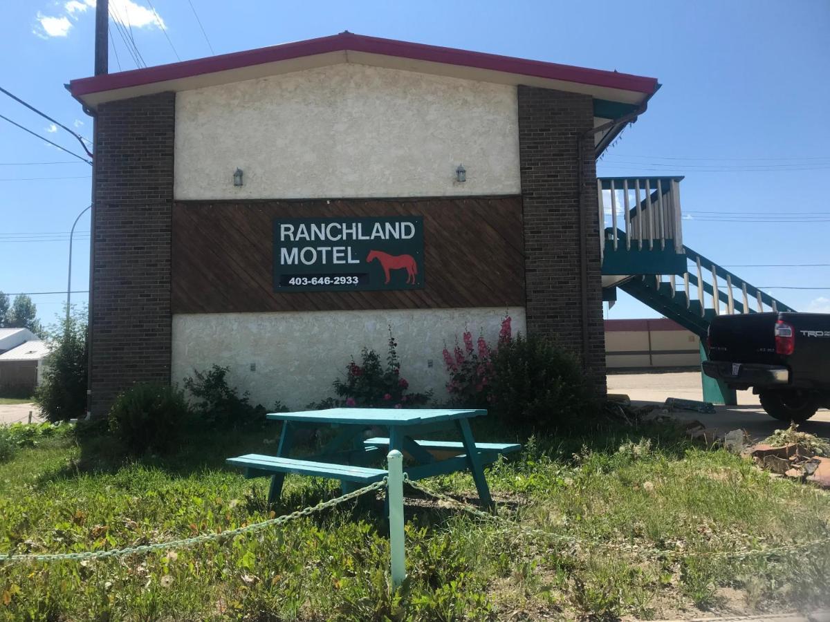 RANCHLAND Inn Nanton Exterior foto